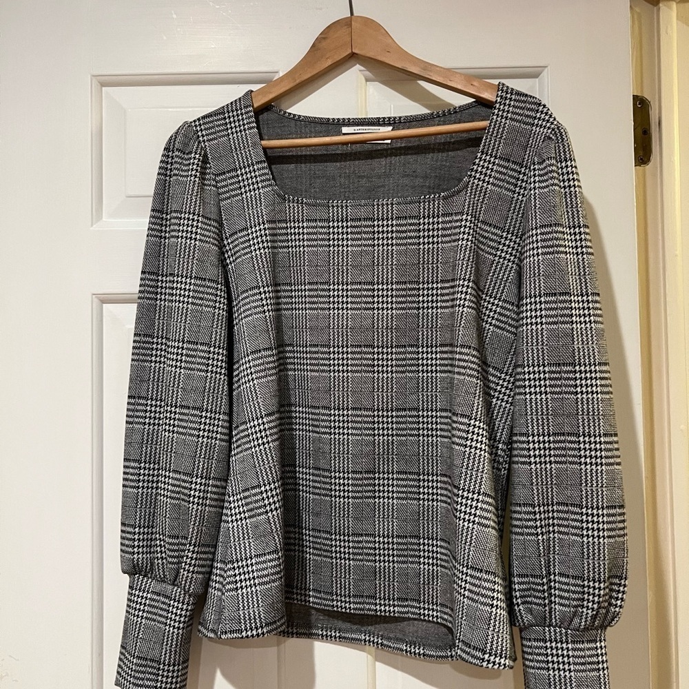 Anthropologie houndstooth puff sleeve top